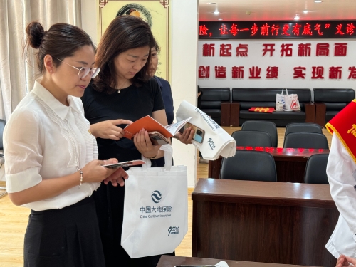 中國大地保險吉林分公司開展“傳遞關愛，守護健康”7.8 保險公眾宣傳日義診活動 (3)